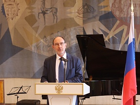  A l'ambassade de Russie en France, le petit-fils du général de Gaulle s'est exprimé sur le conflit ukrainien.