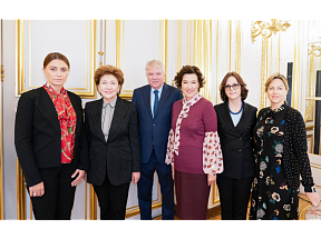 Rencontre de l'Ambassadeur avec la délégation du Forum de Femmes Eurasien Rencontre de l'Ambassadeur avec la délégation du Forum de Femmes Eurasien