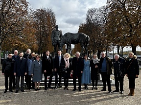 Cérémonie du dépôt de gerbe au monument à la mémoire du Corps expéditionnaire russe Cérémonie du dépôt de gerbe au monument à la mémoire du Corps expéditionnaire russe