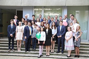 "La dernière sonnerie" à l'école auprès de l'Ambassade de Russie en France, 22 mai 2018 "La dernière sonnerie" à l'école auprès de l'Ambassade de Russie en France, 22 mai 2018