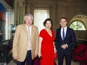 Sur la récéption officielle célébrant l'entrée en fonction du Représentant commercial de Russie en France M. MAKAROV