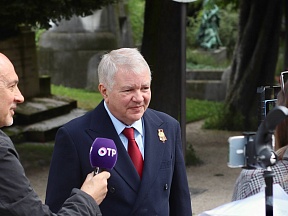 Cérémonie de commémoration au cimetière du Père-Lachaise