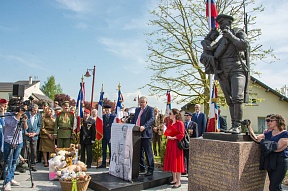 Sur la cérémonie solennelle à l’occasion du 101e anniversaire de la bataille de Courcy et sur la décoration de Mme Martine Jolly, maire de Courcy, par l’Ordre de l’Amitié de la Fédération de Russie, 22 avril 2018