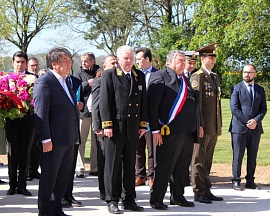 Cérémonie de dépôt de gerbes au cimetière militaire de Noyers-Saint-Martin