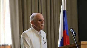 Remise du passeport russe à l'éminent Ivan Andreïevitch (Jean) Tcheriatchoukine