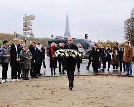 Cérémonie de dépôt de gerbes au Monument du Corps expéditionnaire russe à Paris