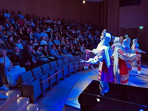 Concert de l’ensemble chorégraphique biélorusse «Khoroshki» au Centre spirituel et culturel orthodoxe russe à Paris