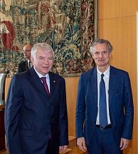 Sur la ceremonie de signature de l’accord d’amitié entre les villes de Togliatti et du Havre